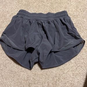 Lululemon low rise Hottie Hot Shorts